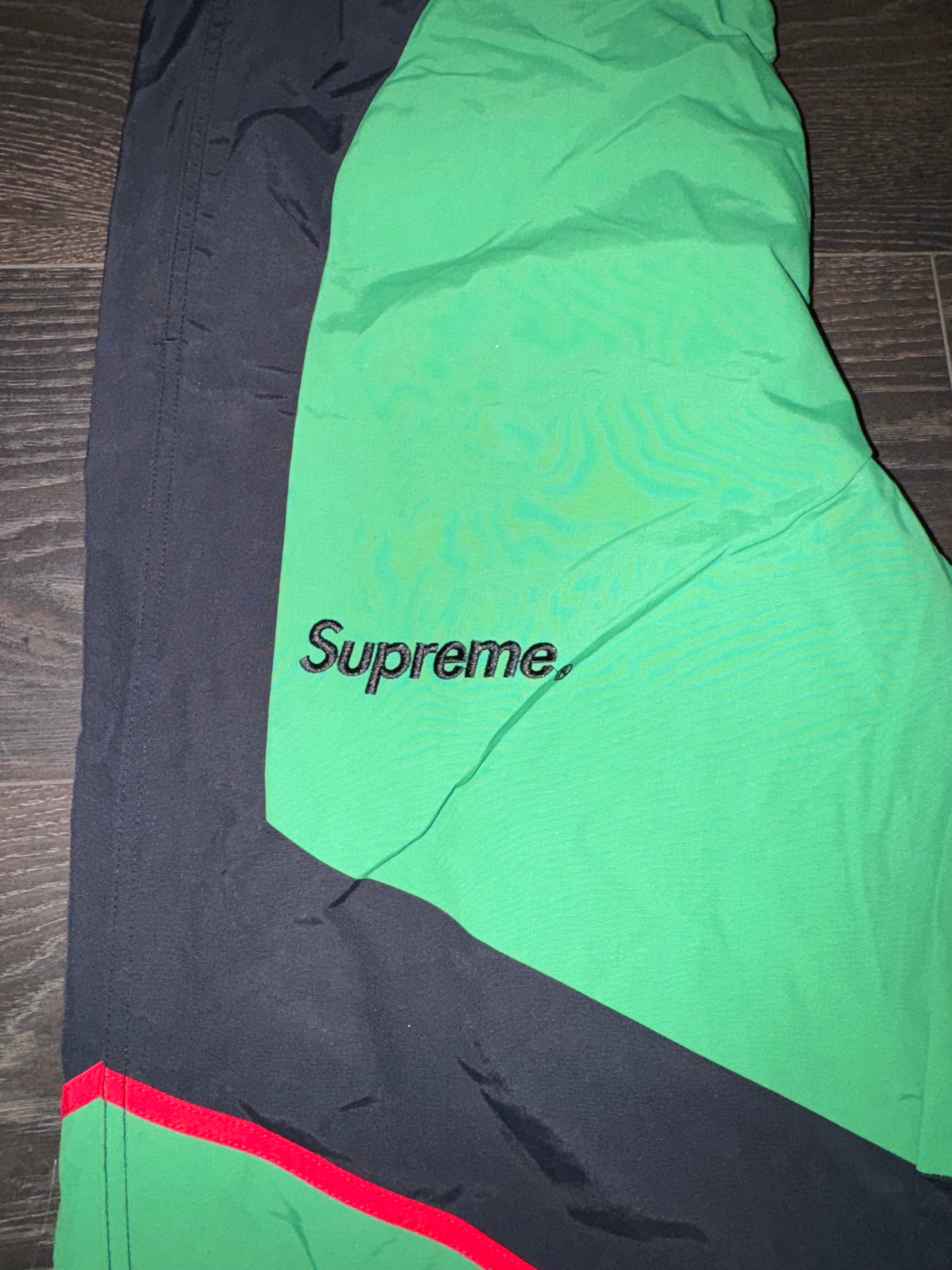 Supreme black and green Yankees windbreaker pants - Lg