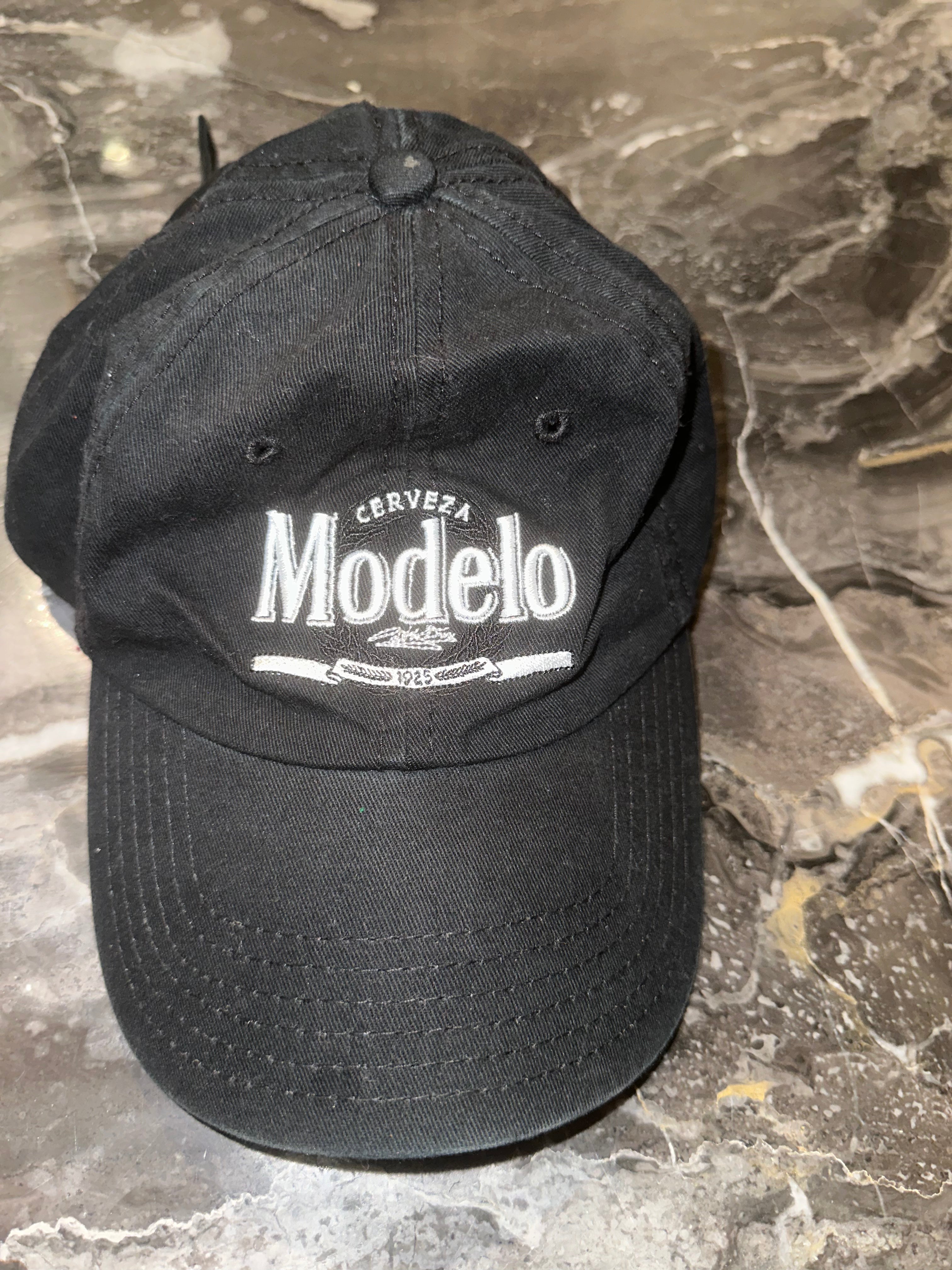 Chris Brown Modelo Hat