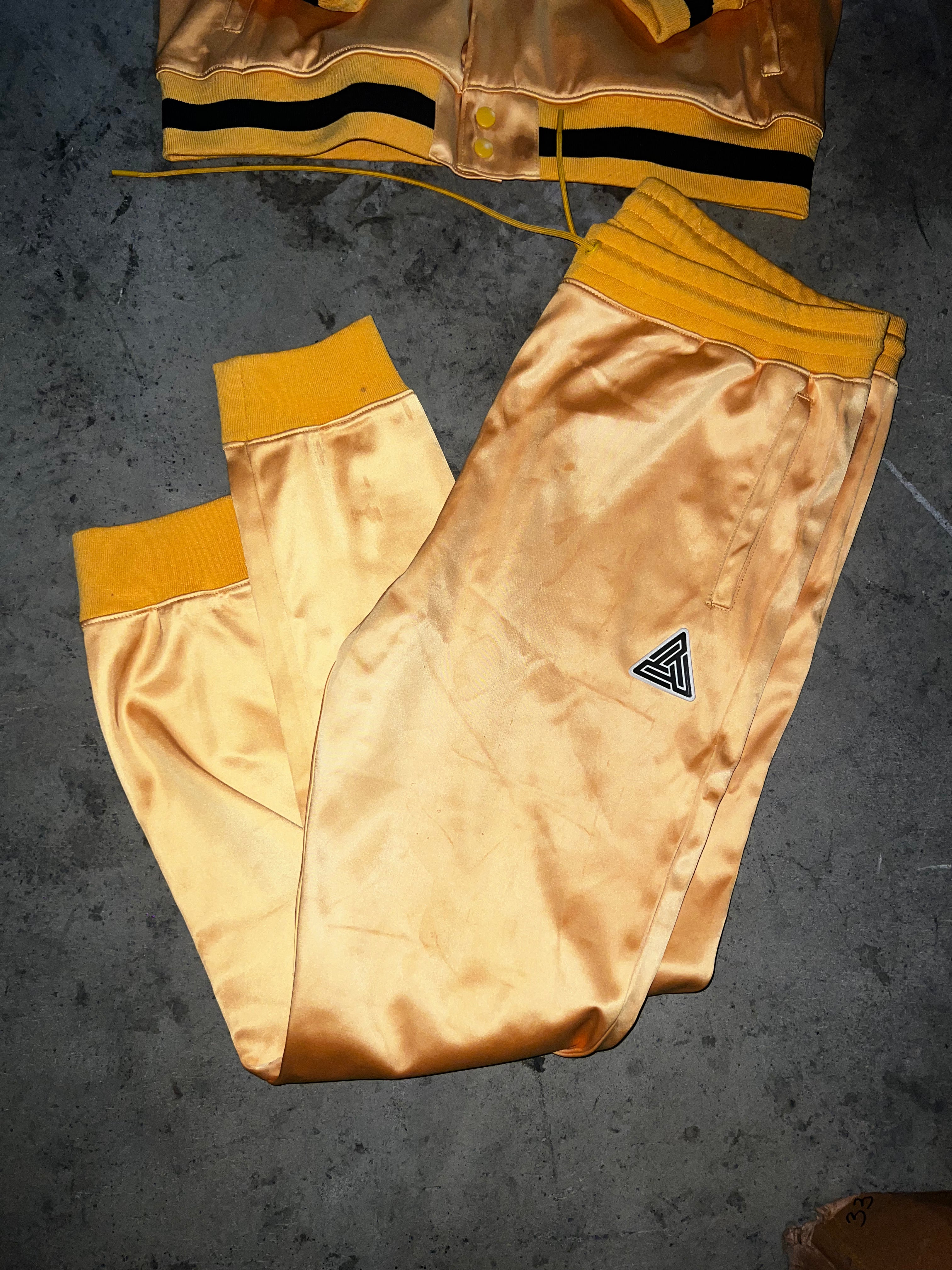 Chris Brown Black Pyramid Set