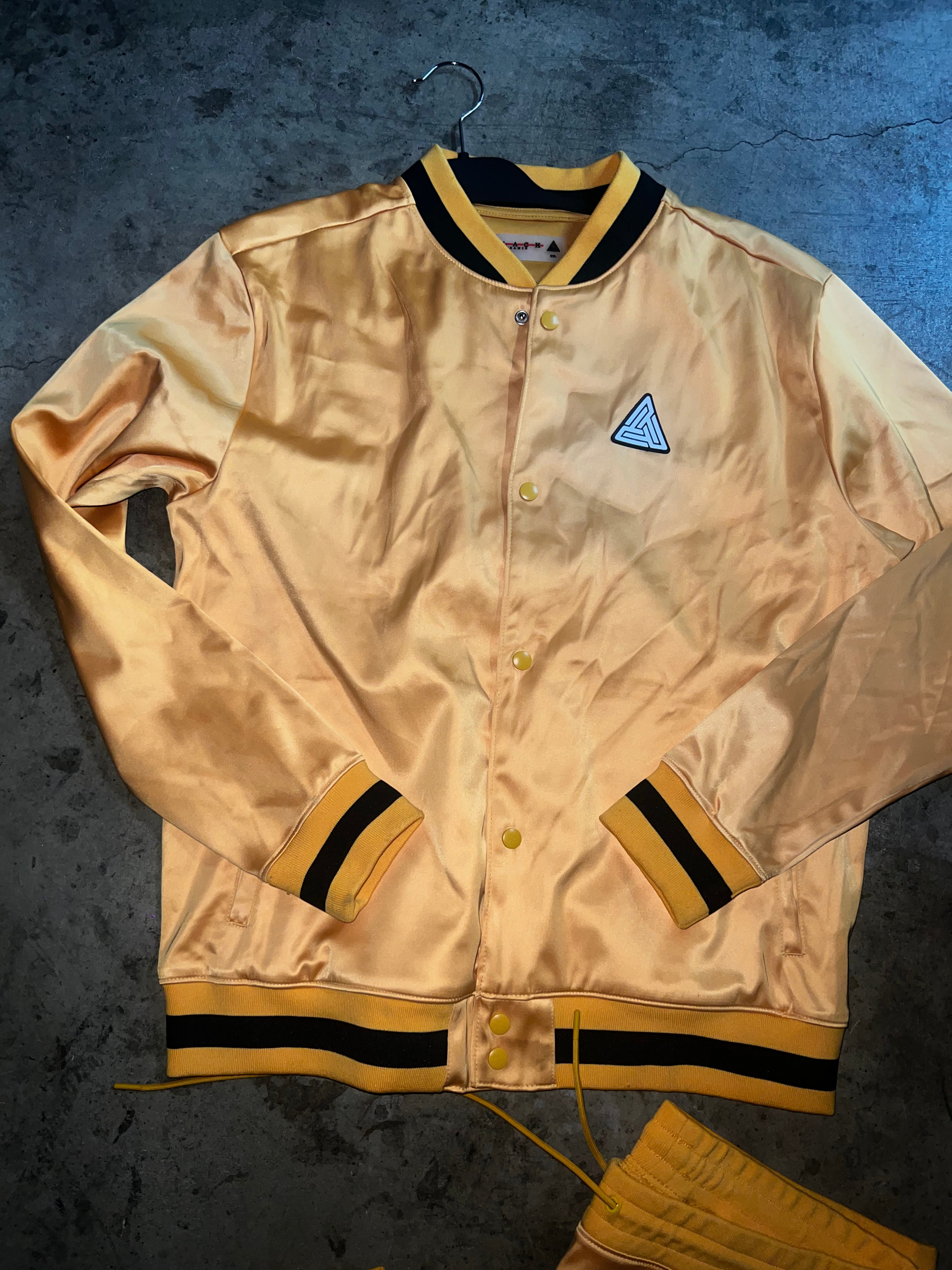 Chris Brown Black Pyramid Set