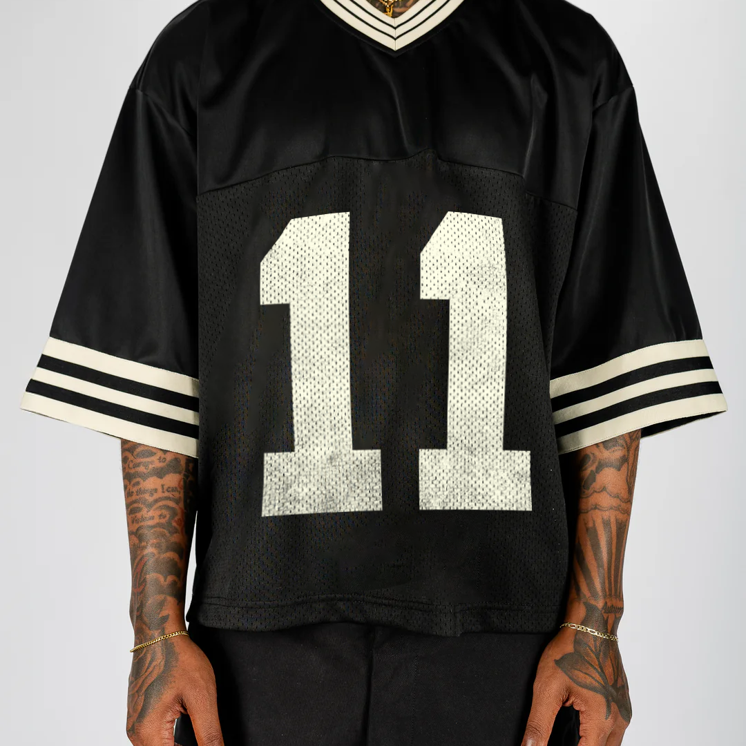 QUARTERJERSEY-BLACK-MODEL.png